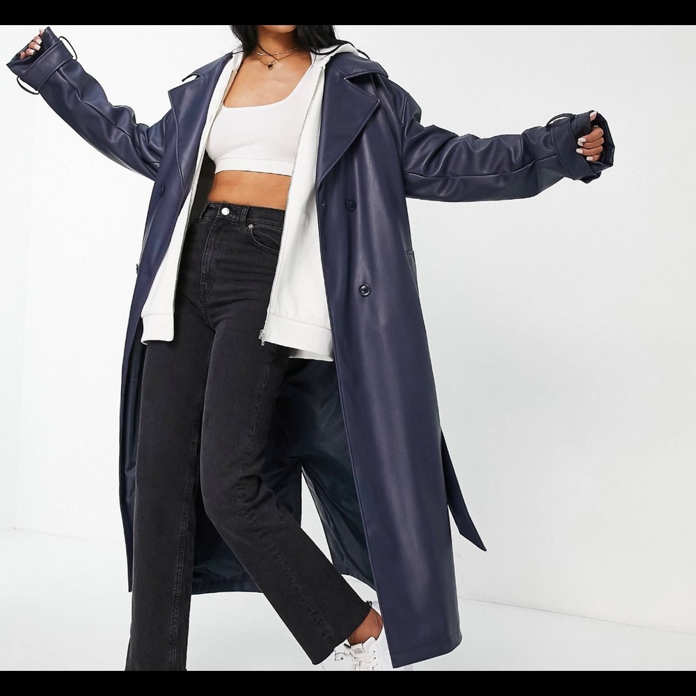 Gorgeous long leather oversized trench coat. Size 12 but fits size 14! - Picture 4 of 9